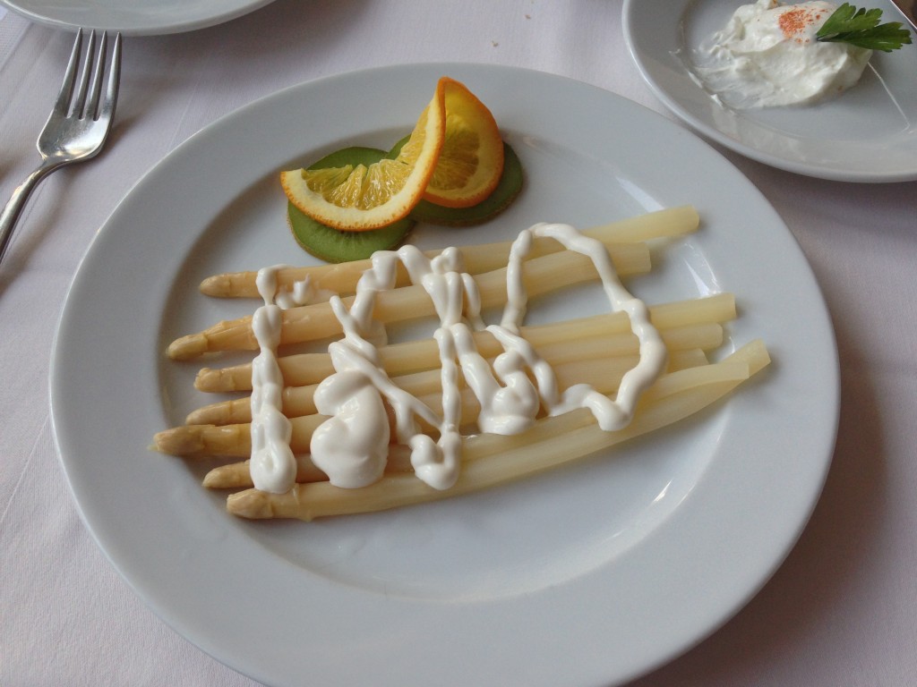 Poached asparagus topped with mayonnaise - the kiwi slices were good though!